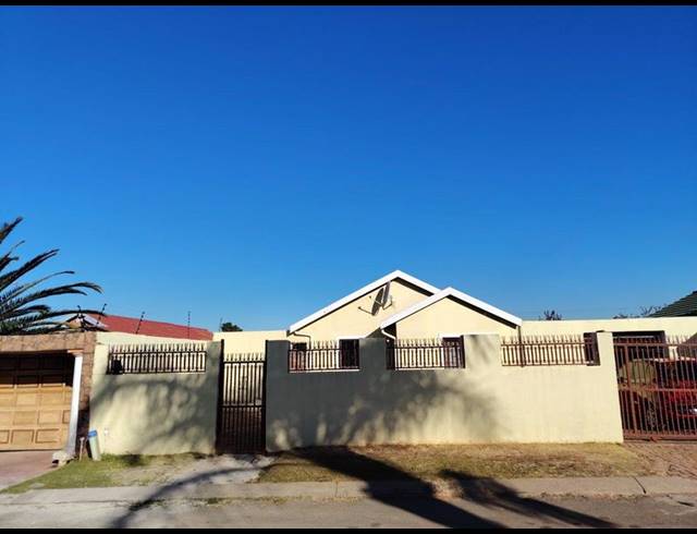 3 BEDROOM HOUSE FOR SALE IN LENASIA SOUTH